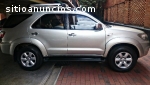 Camioneta Toyota Fortuner como Nueva