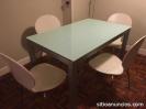 Mesa de comedor con 4 sillas. Perfecto estado.