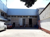 Bodega con oficinas en renta en Zona 9