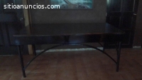 Mesa de hierro y madera