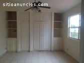 Alquilo townhouse en Bolonia